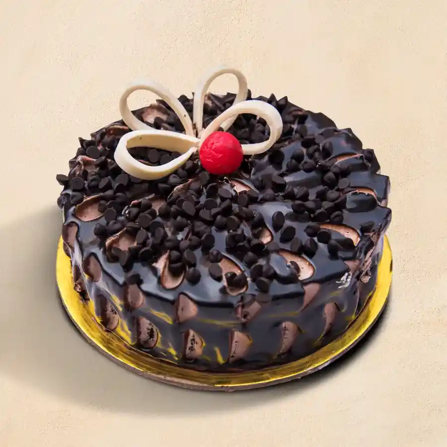Dark Choco-Chips Cake, a 1 lb treat for special occasions, rich in flavor and perfect for sharing love.