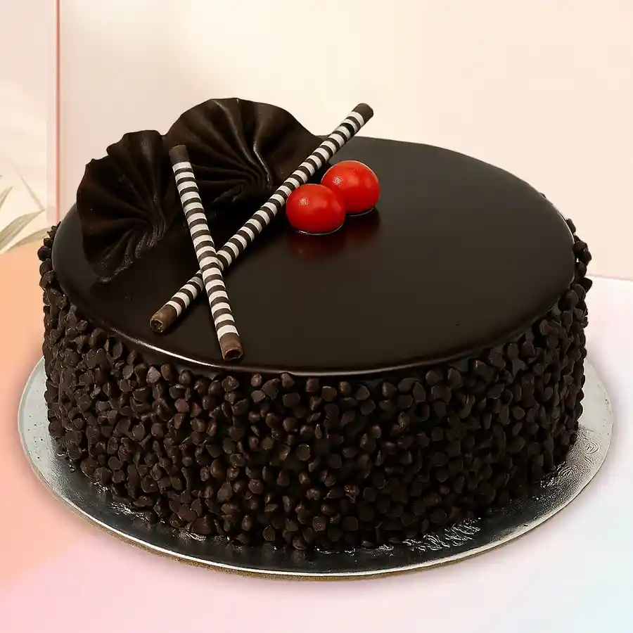 1/2 kg Assorted Choco Chips Cake, perfect for sharing joy and love.
