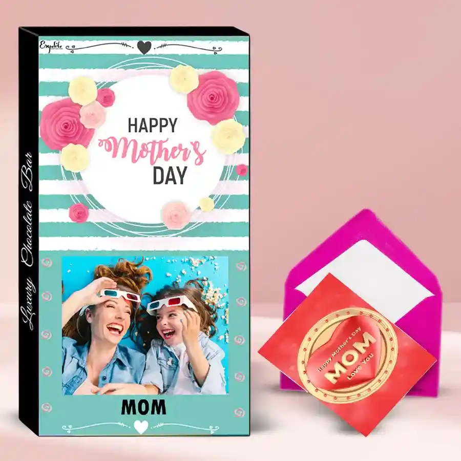 Personalized chocolate bar with a photo and name for Mother's Day, displayed in a decorated box with assorted flavors and a greeting card.
