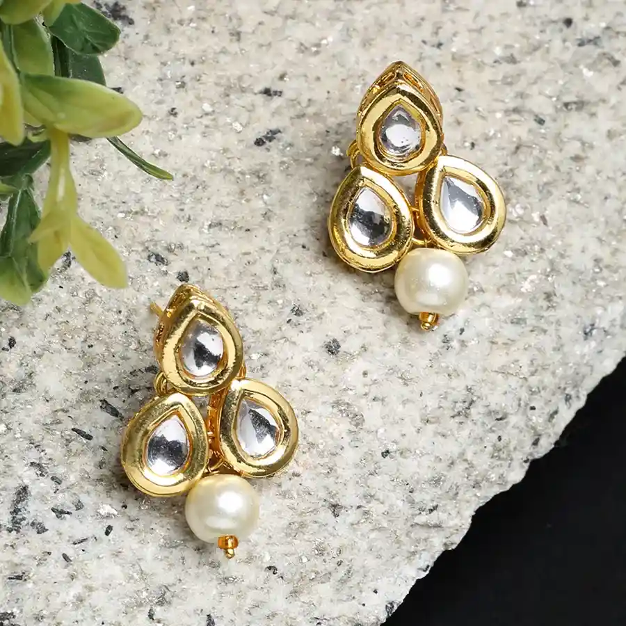 Chic Kundan Studs