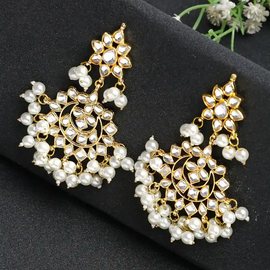Graceful Kundan Earrings Pair