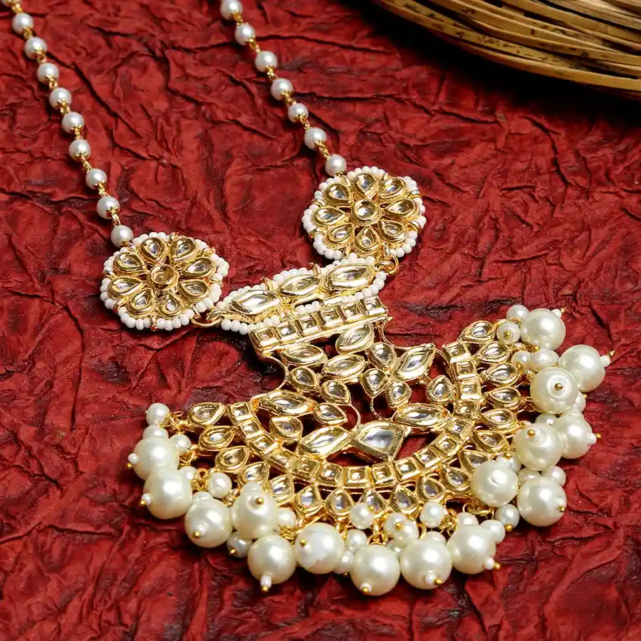Graceful Long Kundan Neckpiece