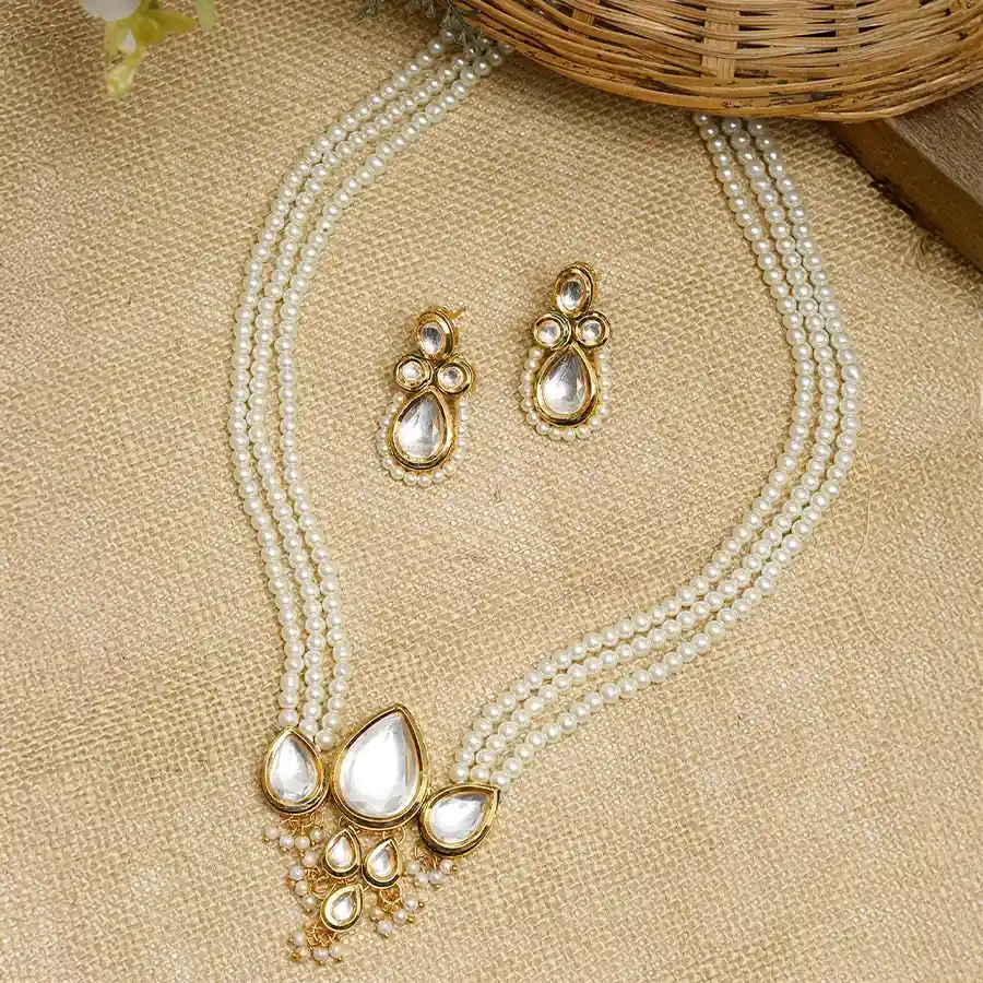 Traditional Kundan Neckpiece Studs Set