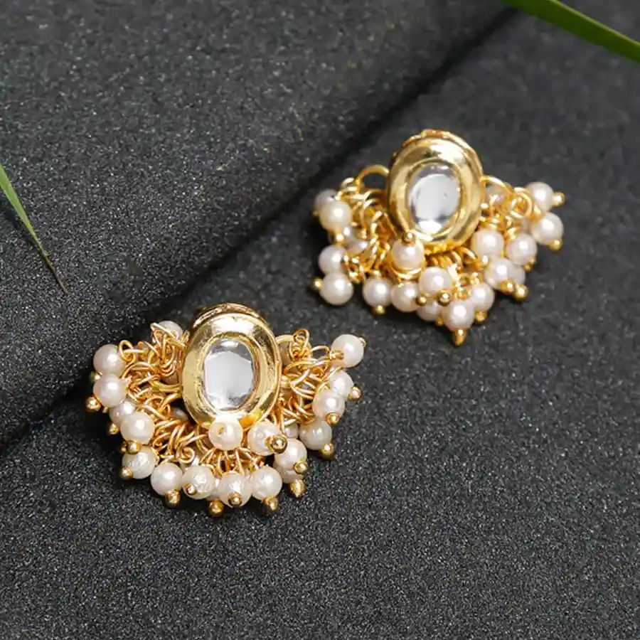 Radiant Kundan Studs Pair