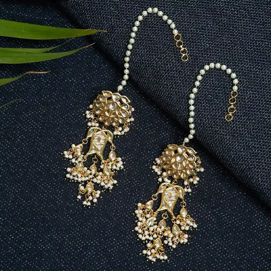 Attractive Kundan Earrings Set