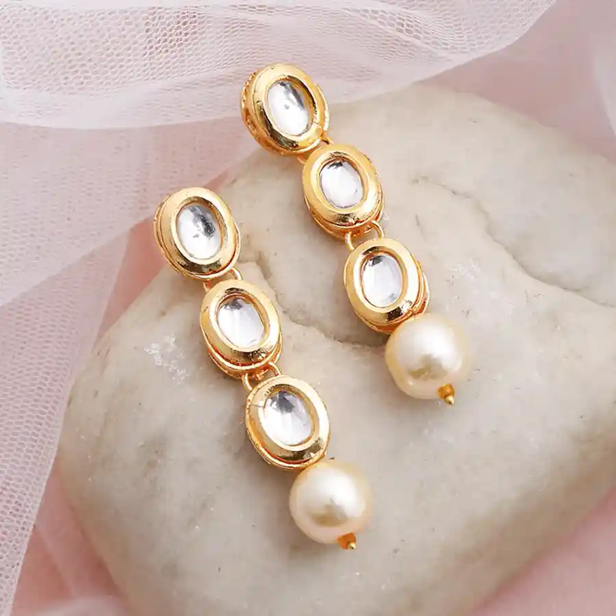 Dazzling Kundan Earrings Set