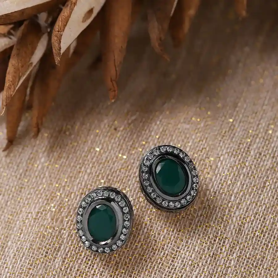 Chic Kundan Studs in Green