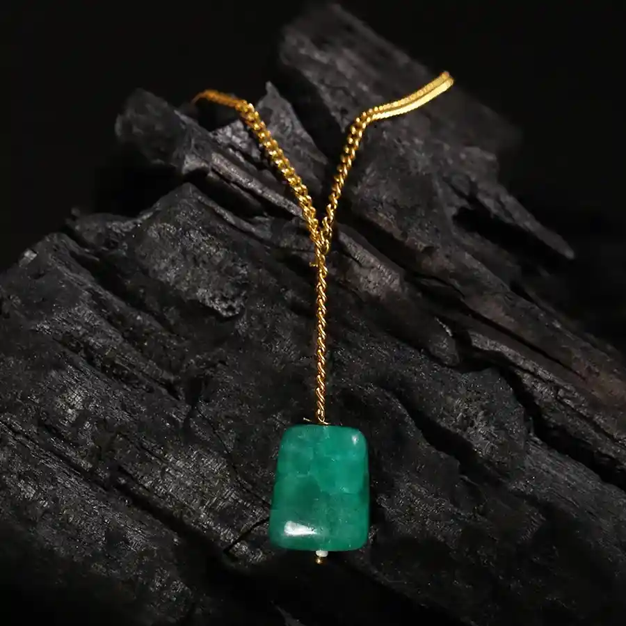 Chic Green Gold Necklace for Every Occasion