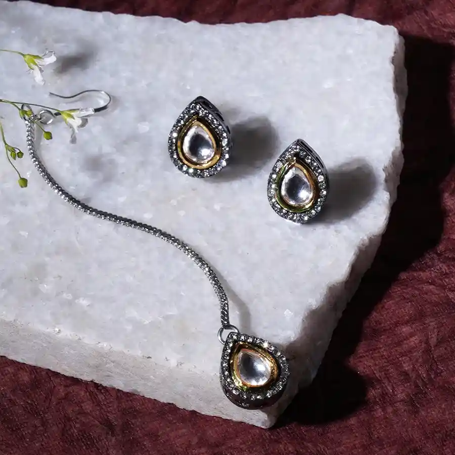 Versatile Kundan Jewelry Gift