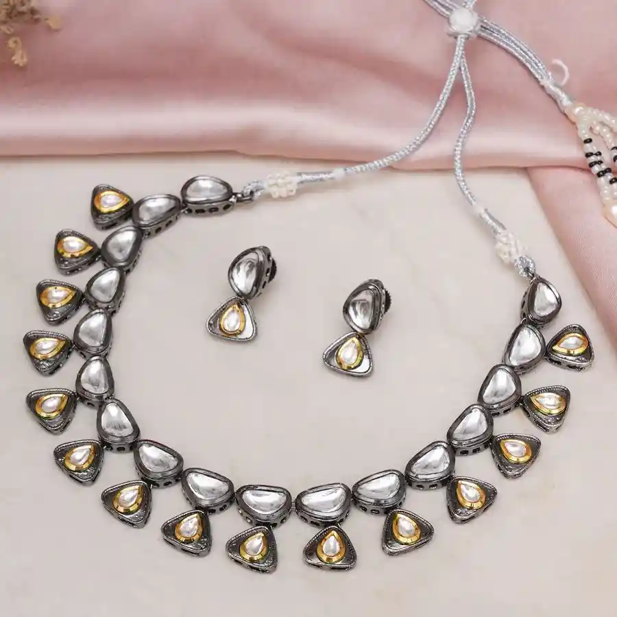 Luxe Kundan Neckpiece with Matching Earrings
